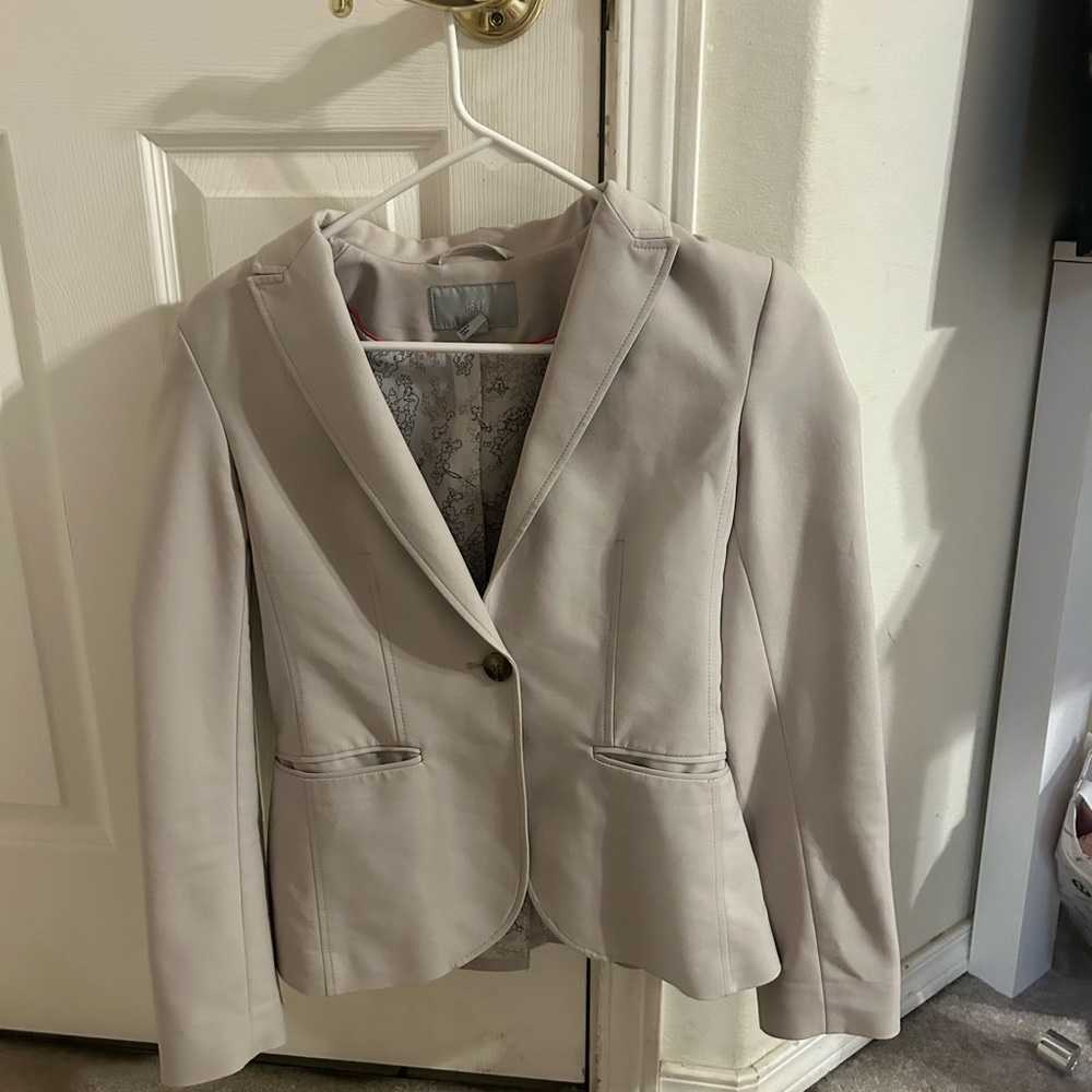 Women’s white button blazer
